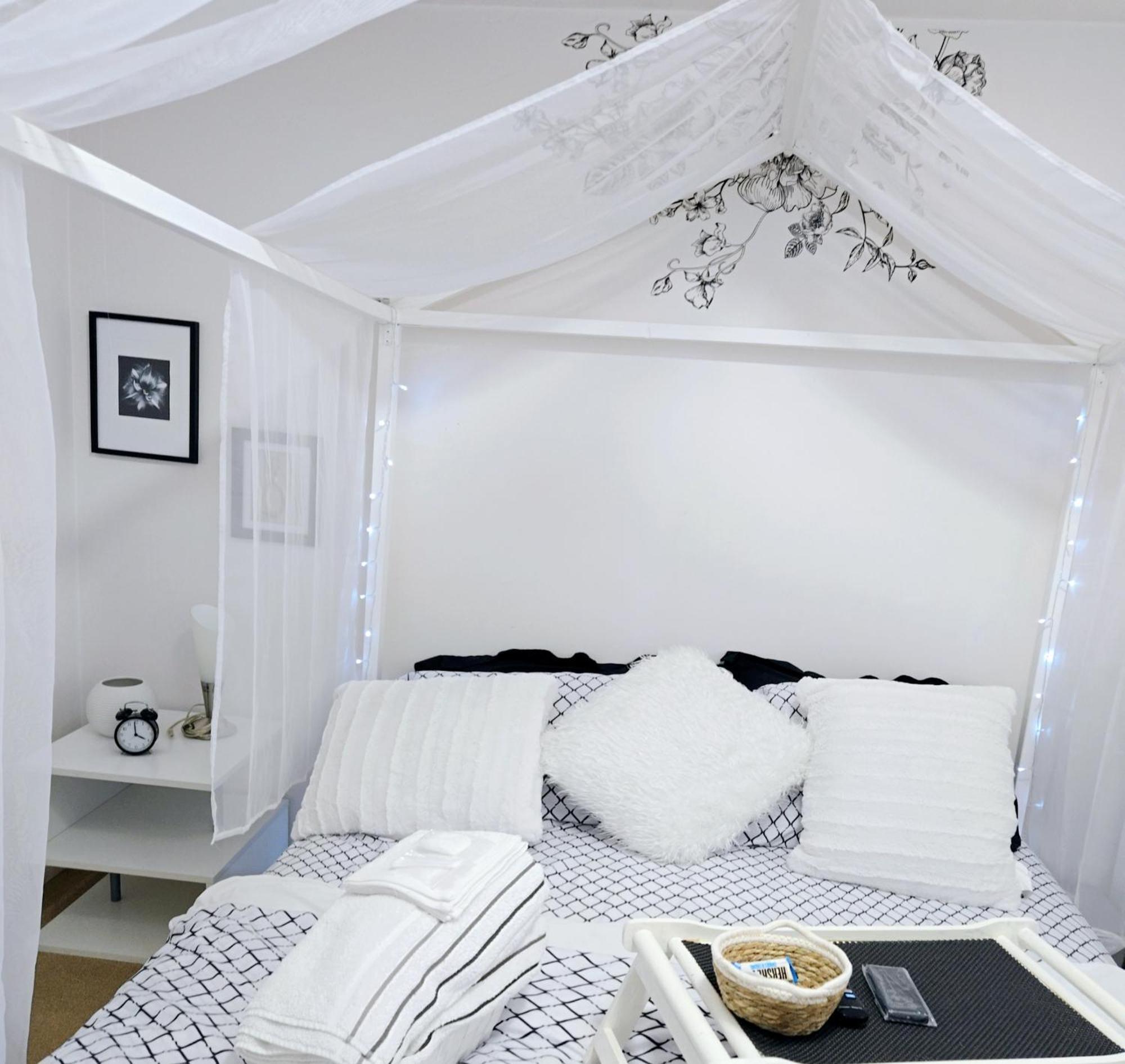 Charming Room With Attached Private Bath In The Heart Of Vancouver! Private Parking, Self Check-In & Just 4 Mins To Metrotown! Zewnętrze zdjęcie