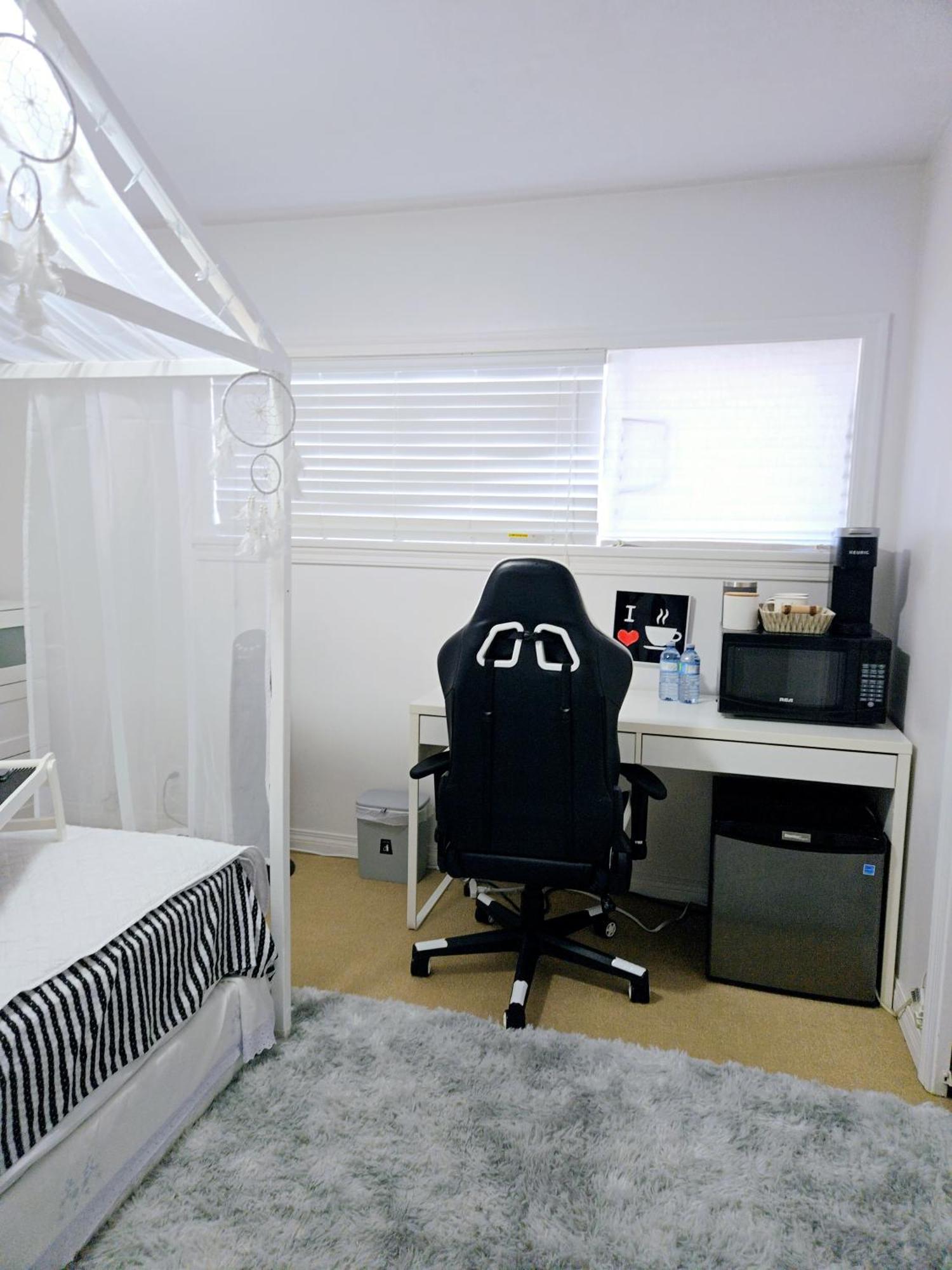 Charming Room With Attached Private Bath In The Heart Of Vancouver! Private Parking, Self Check-In & Just 4 Mins To Metrotown! Zewnętrze zdjęcie